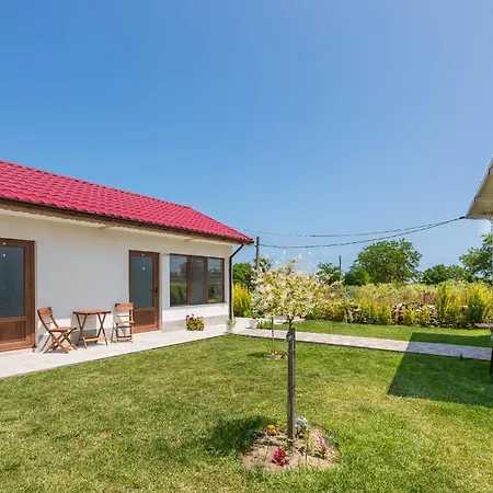 Sea Breeze I Bbq & Jacuzzi Holiday home *