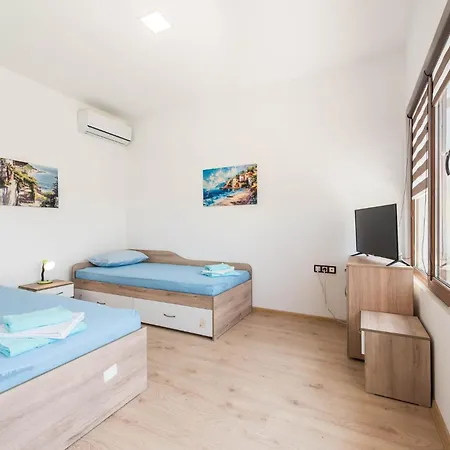 Sea Breeze I Bbq & Jacuzzi Holiday home *