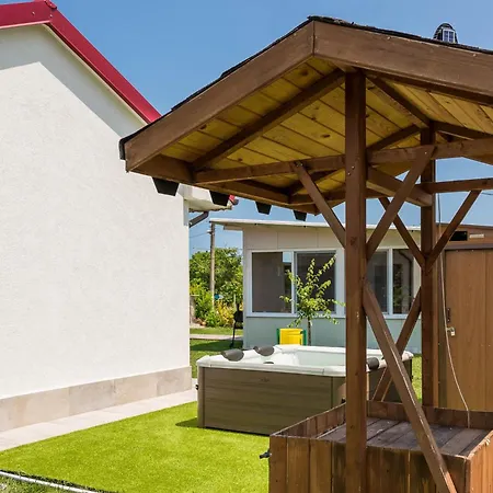Sea Breeze I Bbq & Jacuzzi Holiday home Ezerets