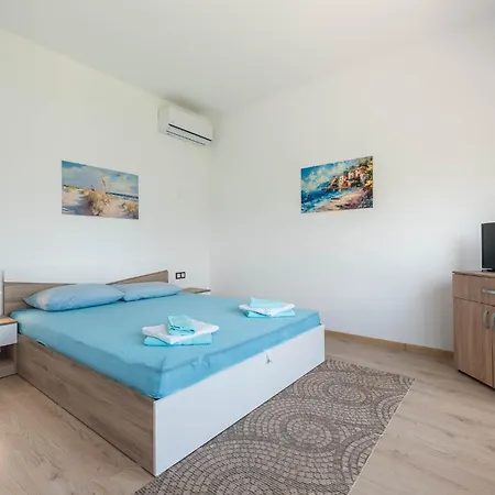 Sea Breeze I Bbq & Jacuzzi Holiday home