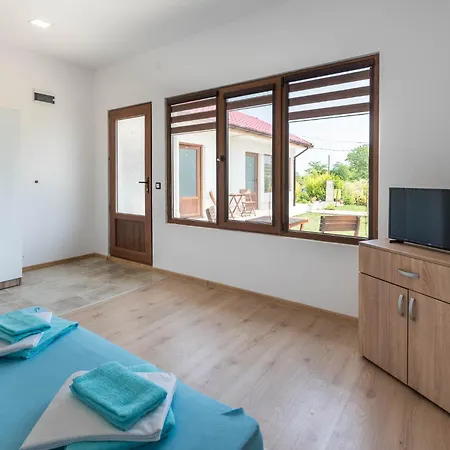 Sea Breeze I Bbq & Jacuzzi Holiday home *